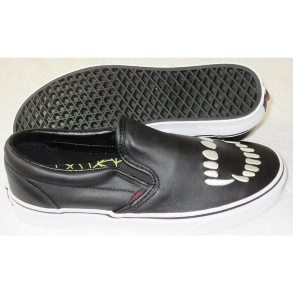Vans Men's Classic Slip On Fangs Black True White Leather Shoes Size 9 NIB - Picture 3 of 5